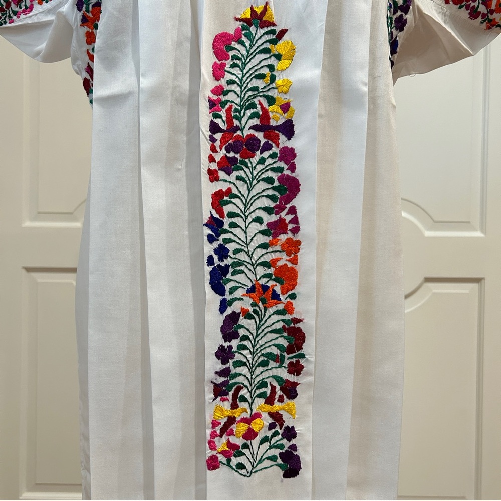 San Antonino Maxi Dress,Oaxaca Mexican dress.Hand Embroidered with Silk Threads. - Picture 4 of 8